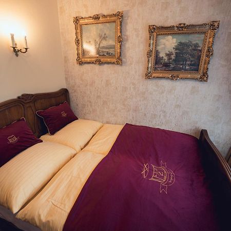 Hotel Svatojansky Dvur Prag Rum bild