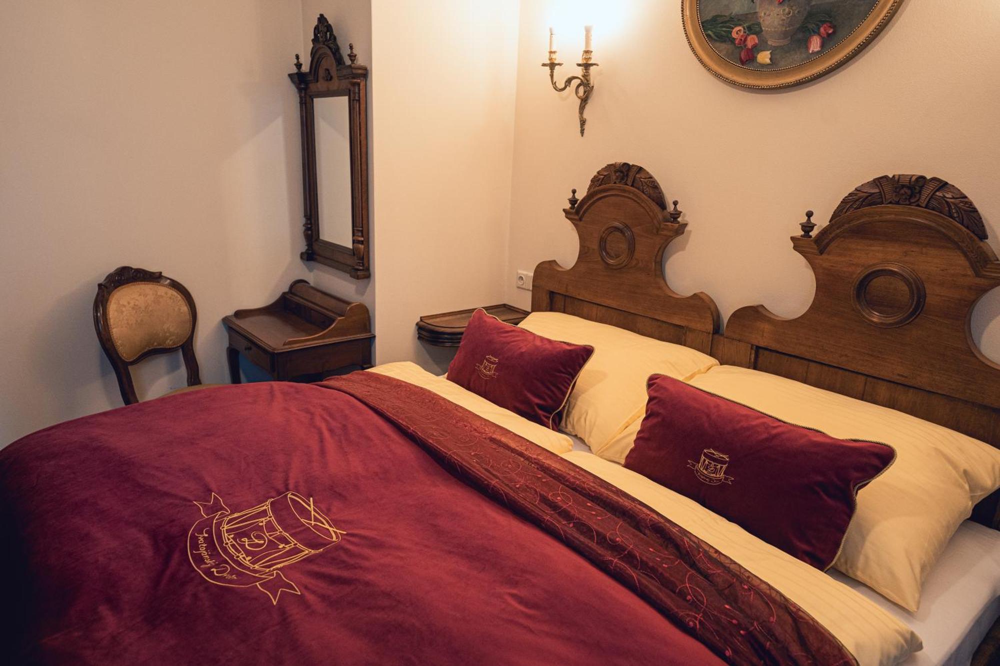 Hotel Svatojansky Dvur Prag Rum bild