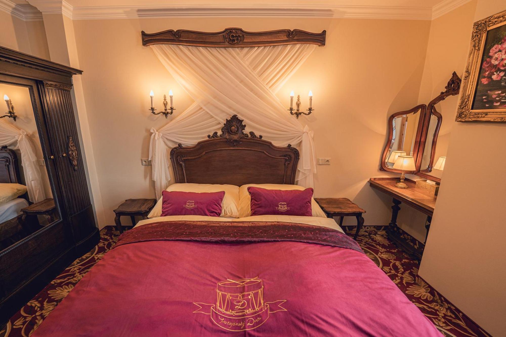 Hotel Svatojansky Dvur Prag Rum bild